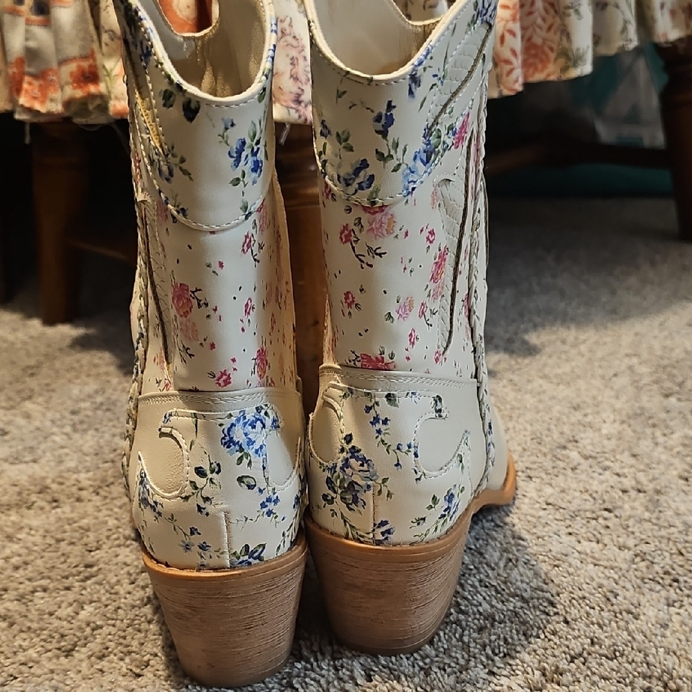 Pierre Dumas Floral Ankle Booties - Picture 2 of 9